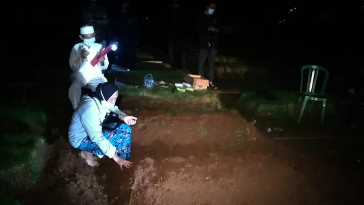 Jenazah Pelaku Penyerangan Mabes Polri Dimakamkan Dini Hari