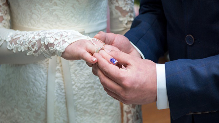 Berdampak Negatif, Ini Alasan Penikahan Dini Dilarang