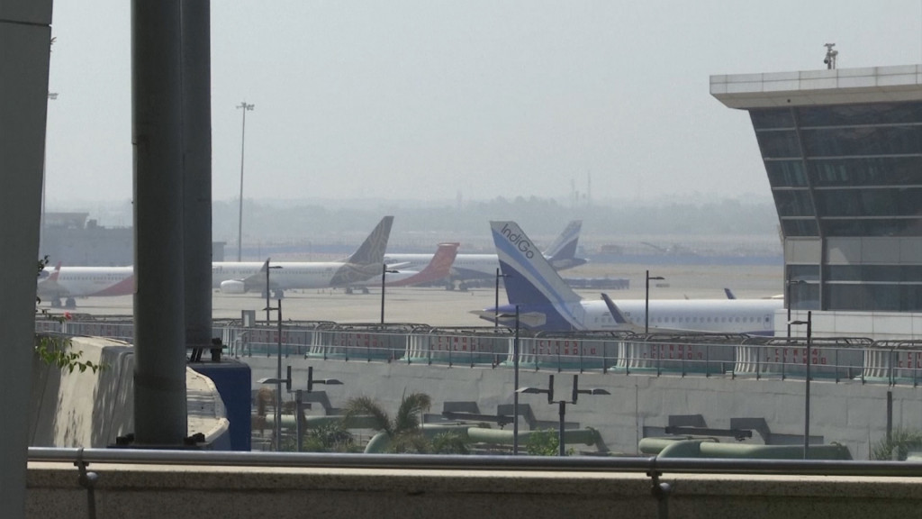 Kasus COVID-19 Mengganas, Inggris dan Australia Larang Penerbangan dari India