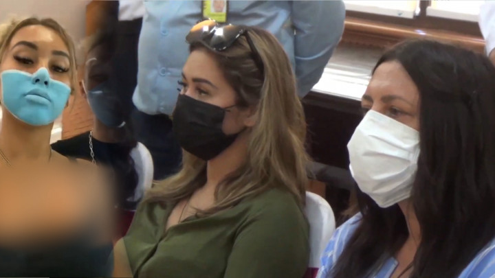 Bule yang Viral Lukis Masker di Wajah Dideportasi