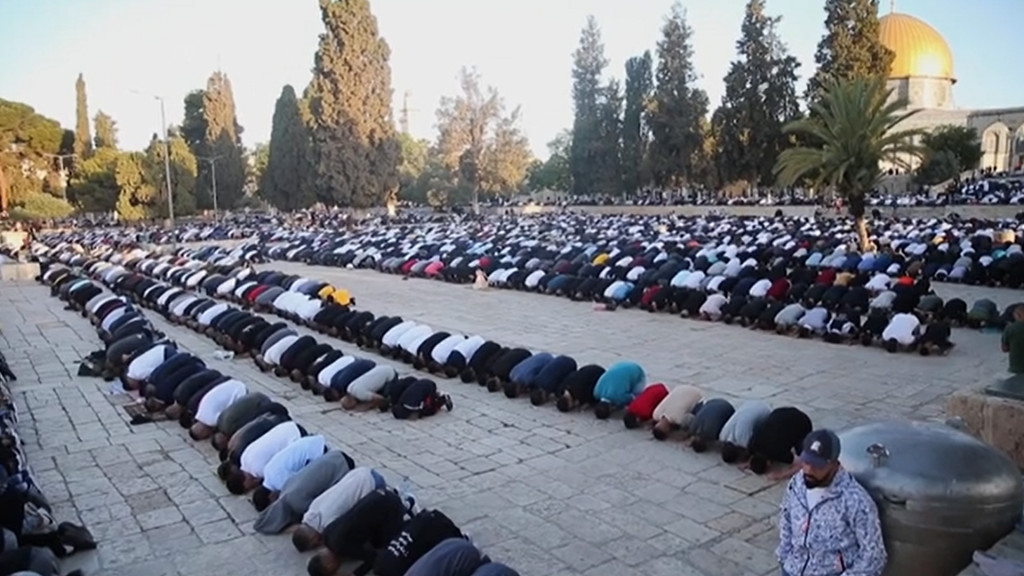 Potret Warga Palestina Salat Idulfitri di Masjid Al-Aqsa