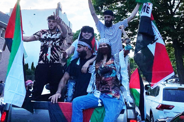 Potret Bella Hadid Ikut Turun ke Jalan Bela Palestina