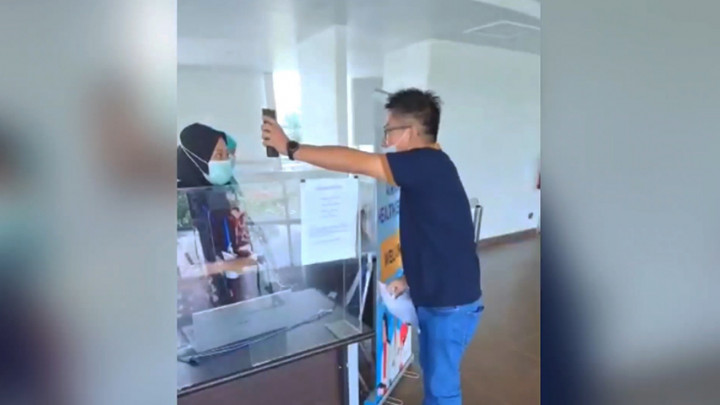 Hasil Tes COVID-19 Reaktif, Calon Penumpang Ngamuk di Bandara