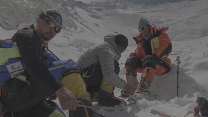 Kisah Pendaki Tunanetra Asal Tiongkok Berhasil Taklukan Gunung Everest