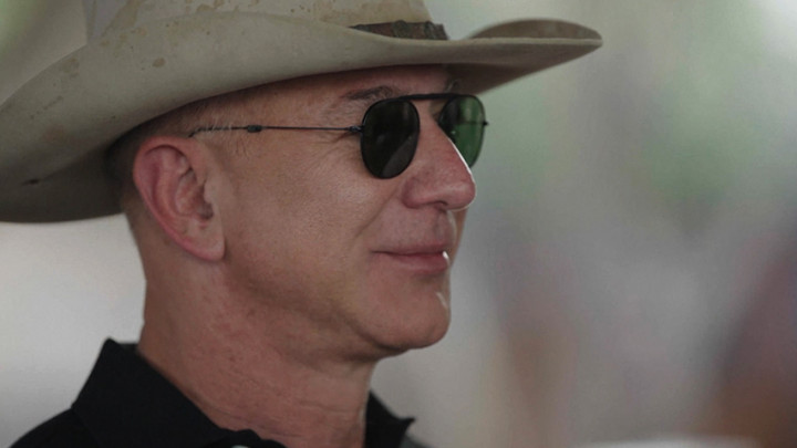 Jeff Bezos akan Terbang ke Luar Angkasa pada 20 Juli