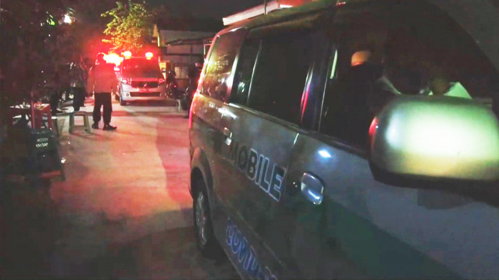 Iring-iringan Ambulans Jemput Warga Positif Covid-19