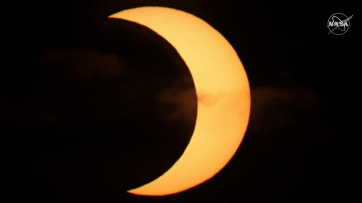 Momen Fenomena Gerhana Matahari Terlihat di Langit Amerika Serikat