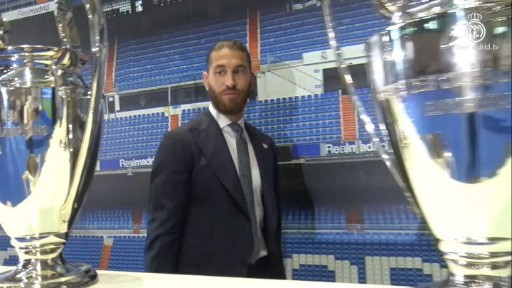 Sergio Ramos Tatap Deretan Piala di Acara Perpisahan