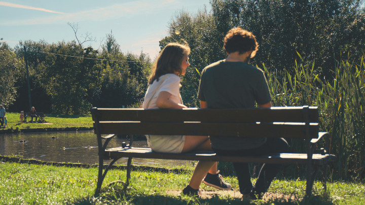 Tips Supaya Nggak Baper saat Menjalani Hubungan FWB