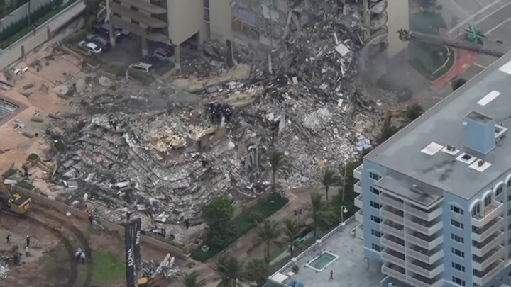 Kondominium 12 Lantai Roboh, 159 Orang Hilang dan 4 tewas