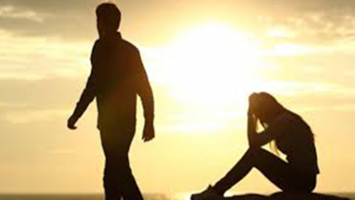 Punya Pasangan yang Susah Move On? Begini Cara Mengatasinya