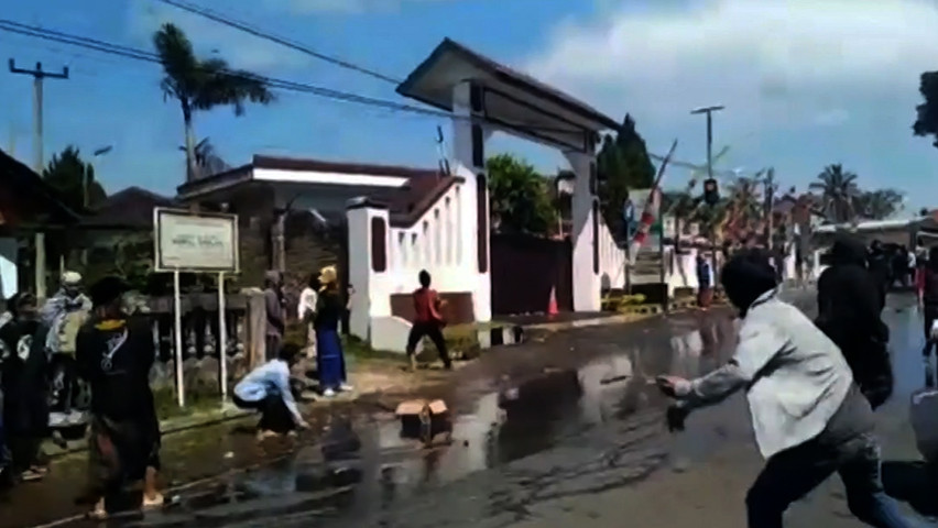 Aksi Demo Anarkis di Tasikmalaya Melibatkan Puluhan Anak