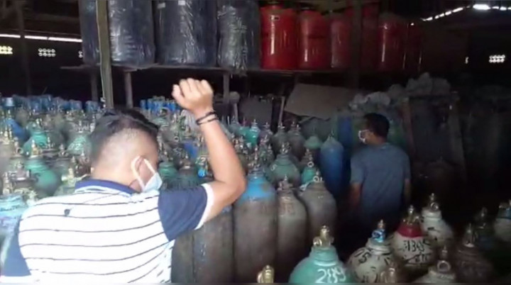 Penggerebekan Penimbun Ratusan Tabung Oksigen