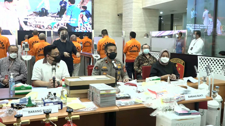 Polisi Bekuk 37 Tersangka Kasus Penimbunan Obat COVID-19 dan Oksigen