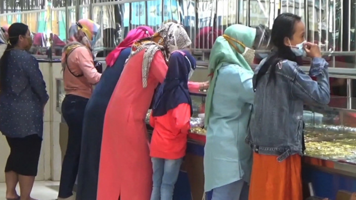 Warga Subang Ramai-ramai Jual Emas Demi Penuhi Kebutuhan Hidup Sehari-hari