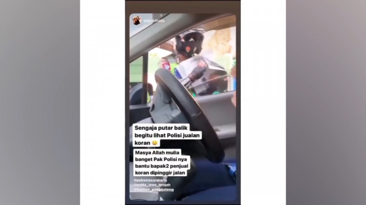 Salut, Polisi Ini Jualan Koran di Jalanan