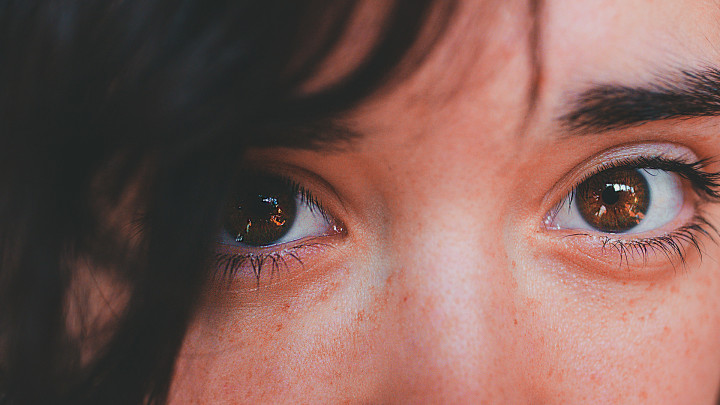 Kantung Mata Menghitam? Gunakan 3 Bahan Alami Ini!