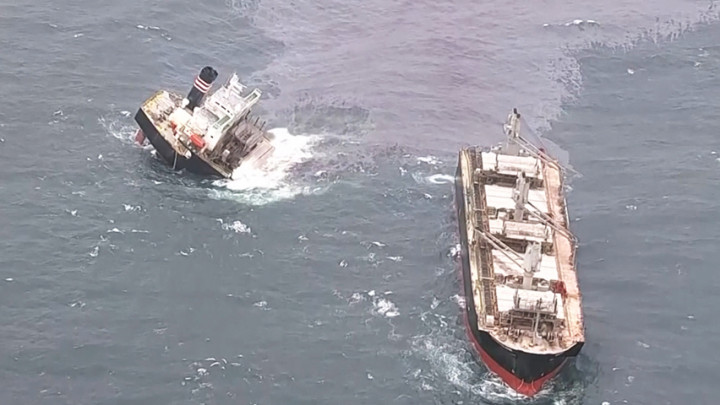 Kapal Kargo Panama Terbelah Jadi Dua di Perairan Jepang