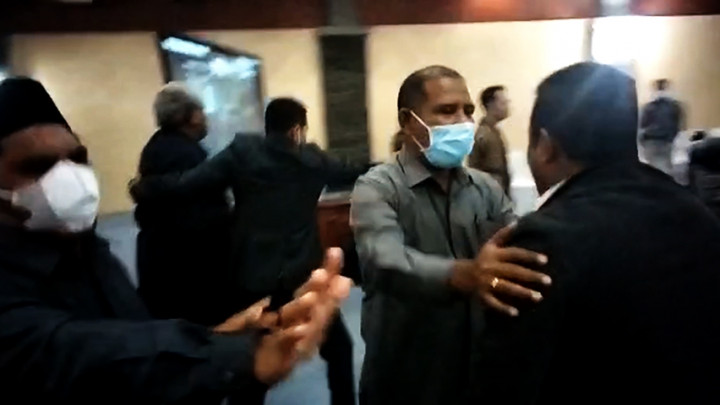 Ricuh saat Rapat, Wakil Ketua DPRD Maluku Tengah Nyaris Dipukuli