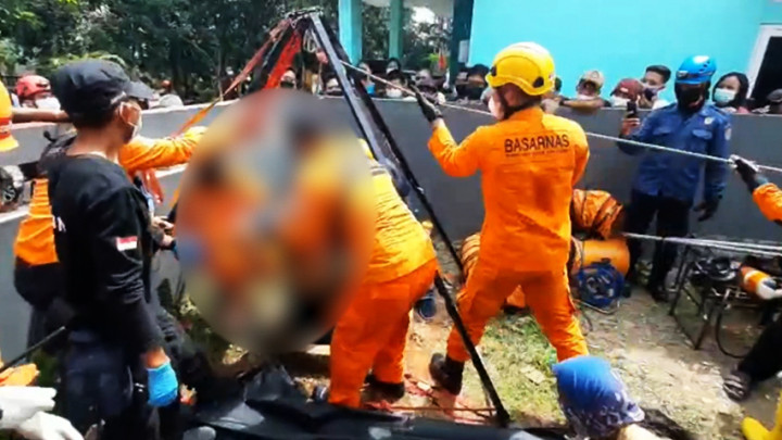 Diduga Hirup Gas Beracun, Pria 50 Tahun Meninggal di Dalam Sumur Tetangga