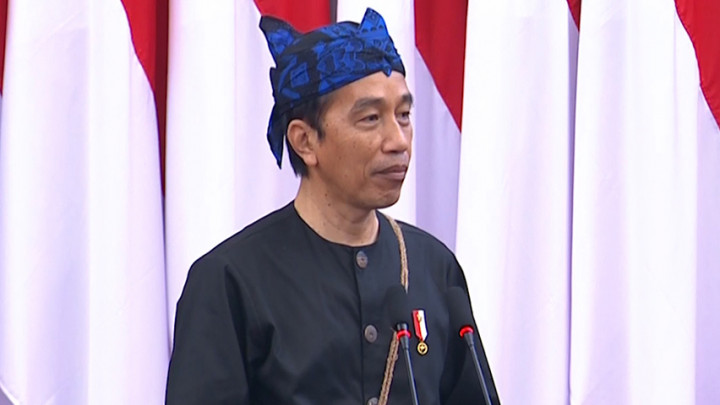 Pakai Baju Adat Badui, Jokowi: Saya Suka karena Desainnya Sederhana