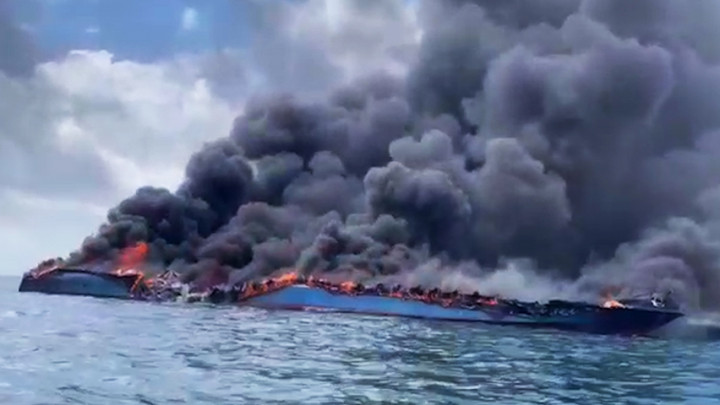 Kapal Motor Sumber Poleang Terbakar di Kabupaten Bombana