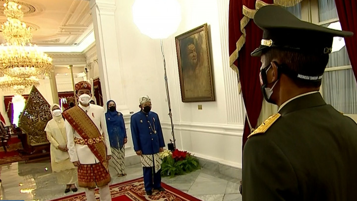Hadiri HUT RI, Jokowi Kenakan Pakaian Adat Lampung dan Wapres Adat Sunda
