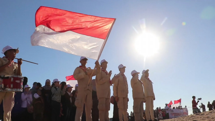 Peringati HUT ke-76 RI, Warga Gaza Kibarkan Bendera Merah Putih Raksasa