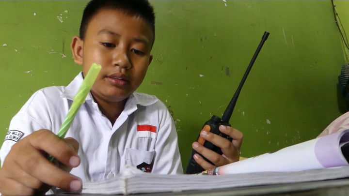 SDN di Surakarta Gunakan HT untuk Pembelajaran Jarak Jauh