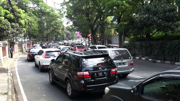 Arus Lalu Lintas Menuju Lembang dan Subang Padat