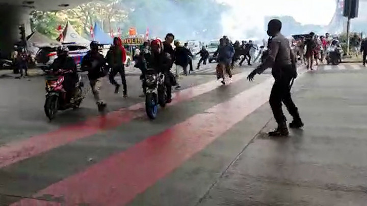 Banding Ditolak, Pendukung Rizieq Shihab Bentrok dengan Aparat