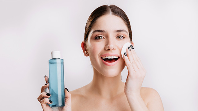 Tak Hanya Bersihkan Wajah, Toner Miliki 3 Manfaat Lain