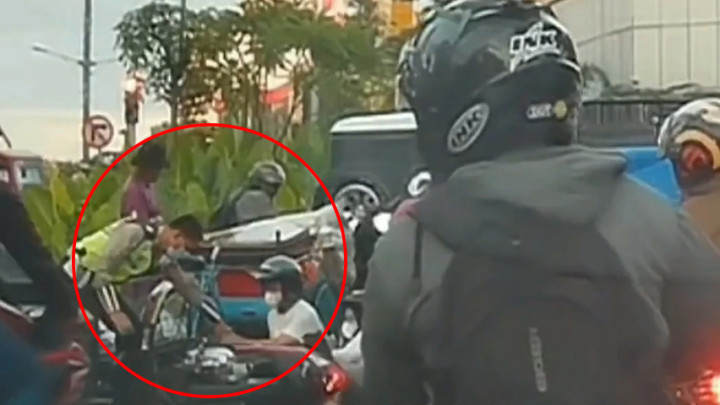 Polisi Dorong Pengendara Motor hingga Terjatuh, Begini Awal Mula Kejadiannya