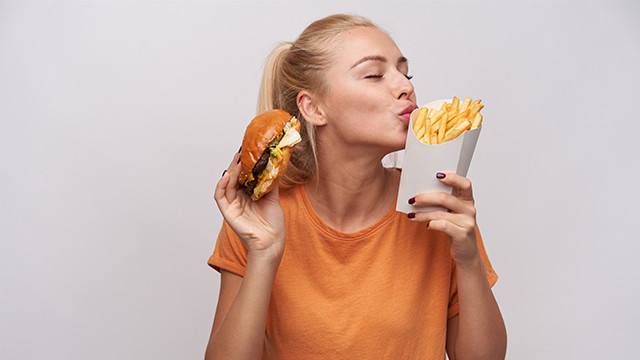 Pola Makan Ini Bisa Membuatmu Lebih Rentan Terkena Varian Delta