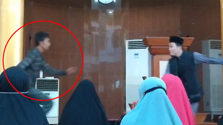 Detik-detik Penyerangan Ustaz Abu Syahid Chaniago saat Berceramah