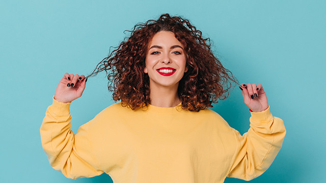 Ikuti 4 Tips Ini untuk Rawat Rambut Keritingmu