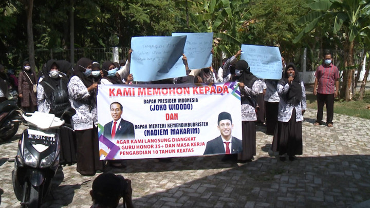 Guru Honorer Unjuk Rasa Tuntut Pengangkatan Jadi Pegawai Pemerintah Tanpa Tes