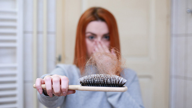 Atasi Rambut Rontok Pascamelahirkan dengan 5 Cara Ini