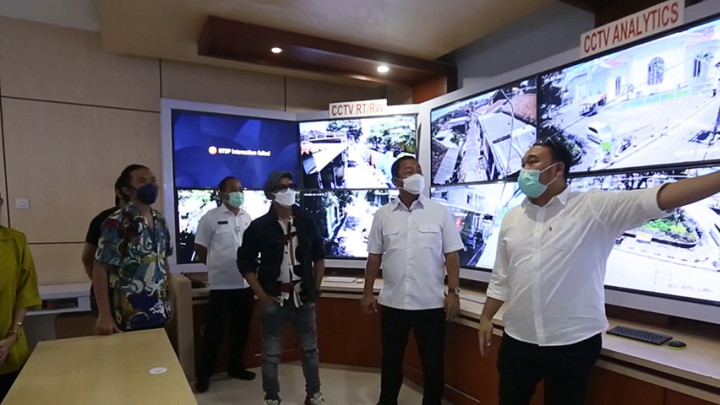 Vaksin Slank untuk Indonesia - Slank Diajak Wali Kota Semarang Berkeliling Balai Kota