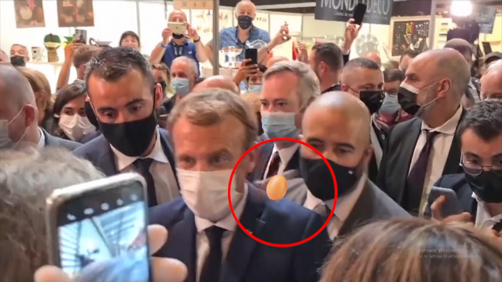 Detik-detik Presiden Macron Dilempar Telur Saat Kunjungi Pameran Kuliner