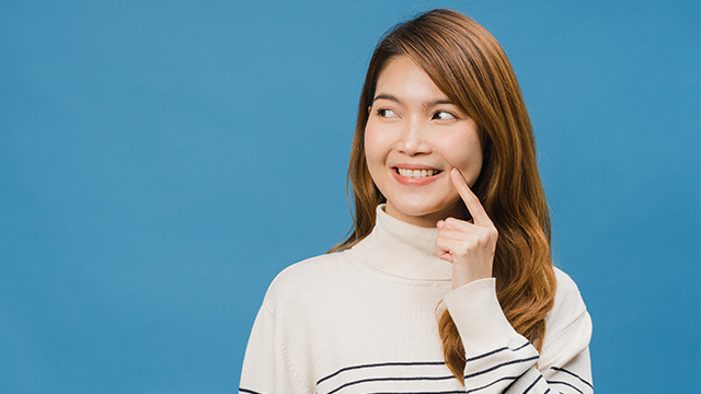 Atasi Gigi Kuning secara Alami dengan 5 Cara Ini