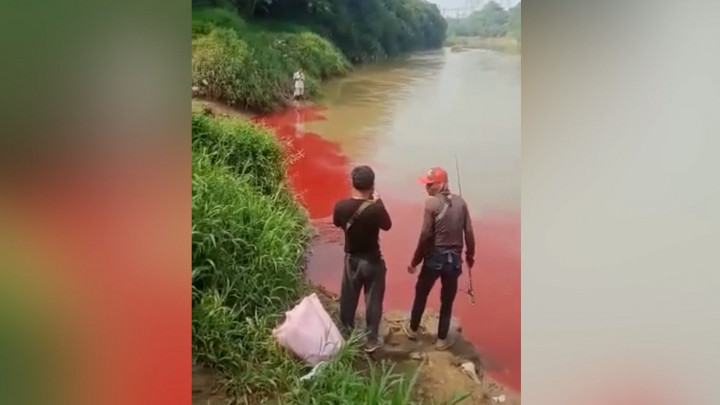 Penyebab Air Sungai Cisadane Berubah Jadi Merah