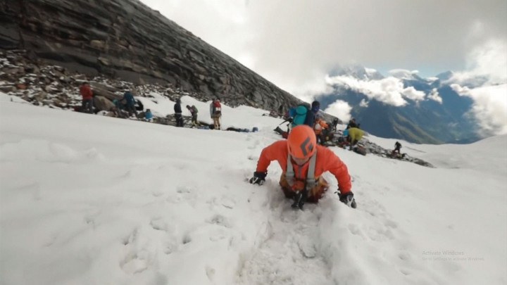 Hebat! Pendaki Disabilitas ini Berhasil Taklukan Gunung Manaslu Nepal