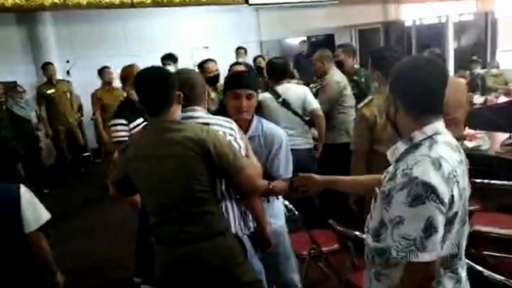 Bahas Tambang Ilegal, Anggota DPRD Kabupaten Bungo Nyaris Adu Jotos dengan Warga