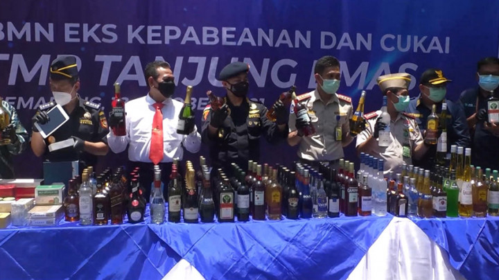 Bea Cukai Musnahkan Ribuan Barang Sitaan