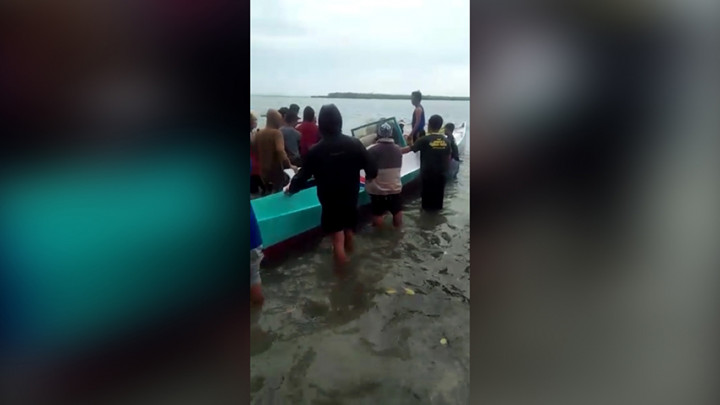 Berniat Jenguk Istrinya, Seorang Pria Meninggal Tersambar Petir di Atas Perahu