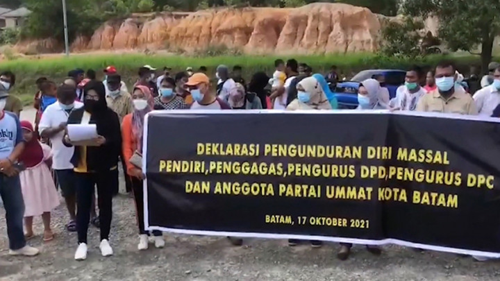 Ratusan Kader Partai Ummat Mengundurkan Diri