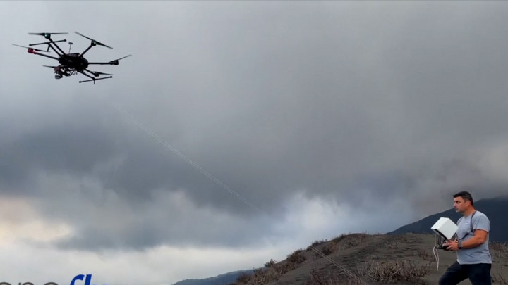 4 Anjing yang Terjebak di Gunung Berapi La Palma akan Dievakuasi dengan Drone
