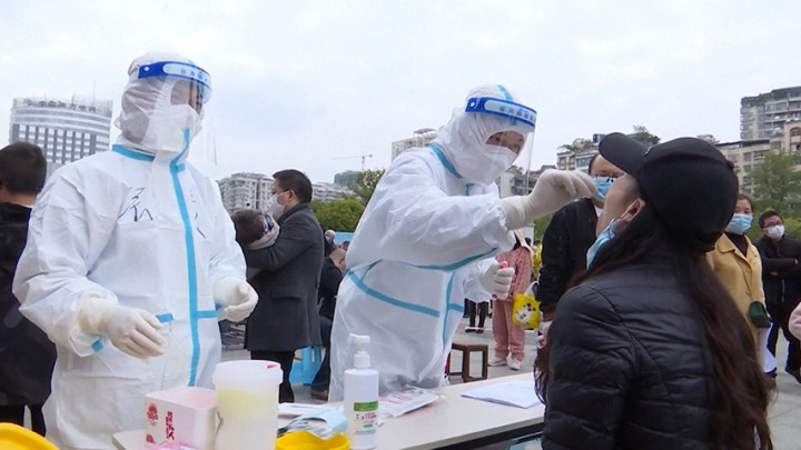 Kasus COVID-19 Kembali Meningkat, Tiongkok Terapkan Pembatasan