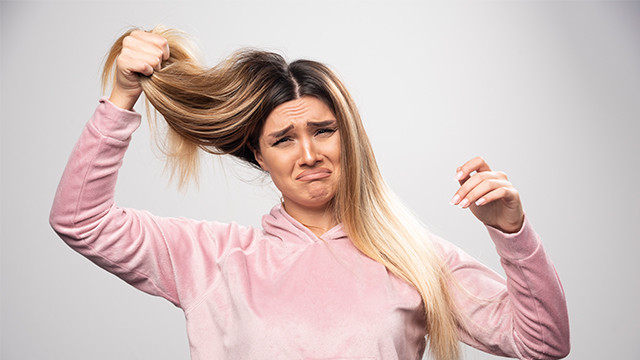 Bisa Merusak Rambut Asli, Ini 5 Efek Samping dari Hair Extension